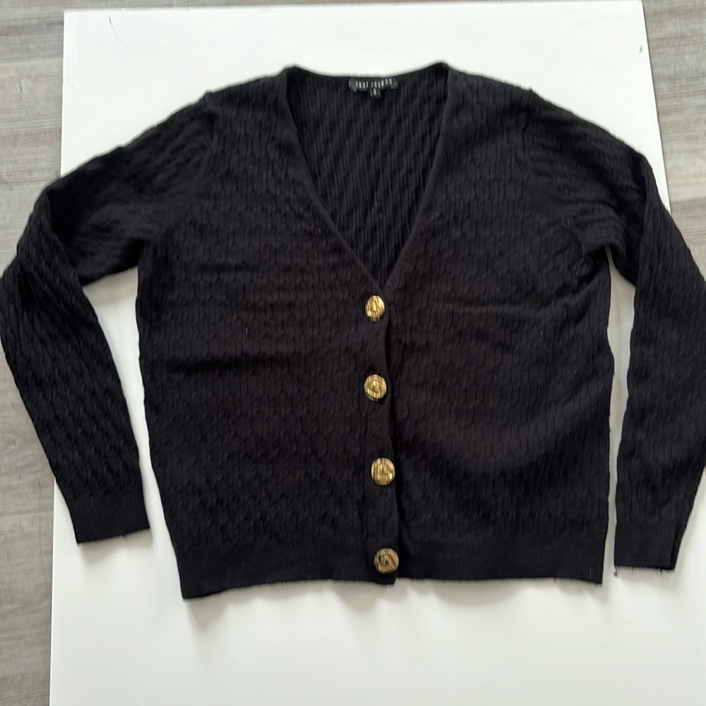 V Neck black cardigan with golden heart buttons.
Used in good condition 
Size S